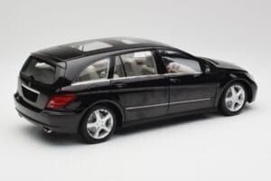Mercedes R-Class W251 Obsidian Black Minichamps 1:18 150034601 Diecast — photo 3 of 8