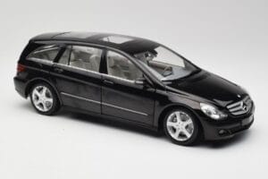 Mercedes R-Class W251 Obsidian Black Minichamps 1:18 150034601 Diecast — photo 6 of 8