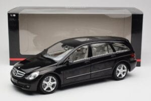 Mercedes R-Class W251 Obsidian Black Minichamps 1:18 150034601 Diecast — photo 8 of 8
