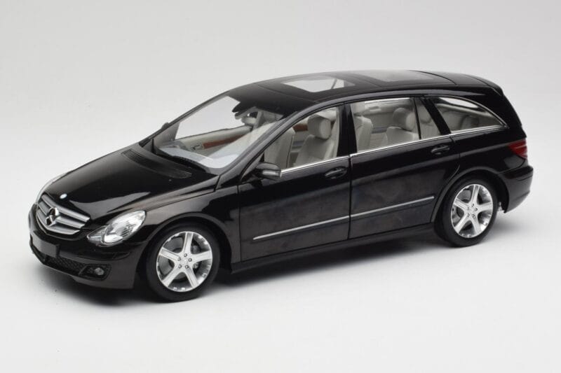 Mercedes R-Class W251 Obsidian Black Minichamps 1:18 150034601 Diecast