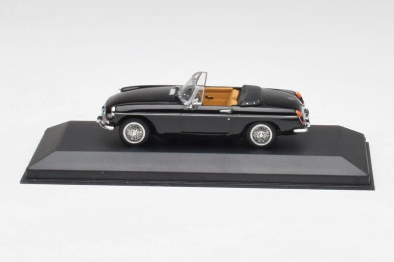 MGB Cabriolet Black Minichamps 1:43 430131030 Diecast