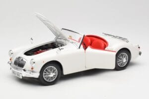 MGA Roadster Old English White Revell 1:18 08455 Diecast — photo 2 of 8