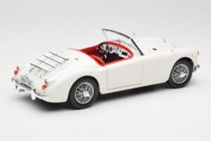 MGA Roadster Old English White Revell 1:18 08455 Diecast — photo 3 of 8
