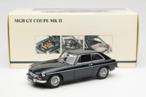 MGB GT Mk2 Coupe Racing Green AUTOart 1:18 76602 Diecast — photo 8 of 8