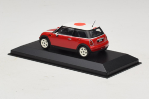 Mini Cooper Red With Japan Flag Minichamps 1:43 80420309024-R1 Diecast — photo 3 of 5