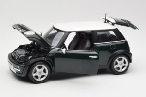 Mini Cooper Mk7 Green Maisto 1:18 7271336 Diecast — photo 2 of 8