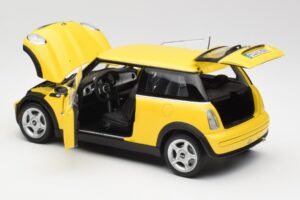 Mini Cooper One R50 Aerodynamics Package Yellow Kyosho 1:18 80430148553 Diecast — photo 5 of 8