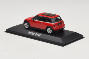 Mini Cooper Red Minichamps 1:43 MINI010 Diecast — photo 3 of 4