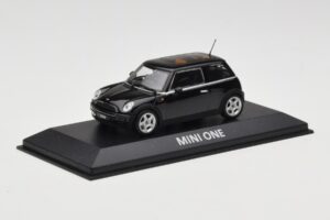 Mini One R50 Black With Black Roof Minichamps 1:43 MINI005 Diecast — photo 2 of 5