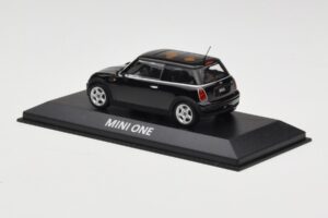 Mini One R50 Black With Black Roof Minichamps 1:43 MINI005 Diecast — photo 3 of 5
