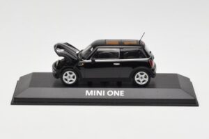 Mini One R50 Black With Black Roof Minichamps 1:43 MINI005 Diecast — photo 5 of 5