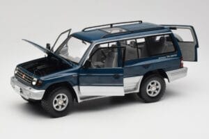 Mitsubishi Pajero V20 LWB Blue & Silver Sun Star 1:18 1212 Diecast — photo 2 of 8