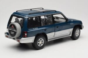 Mitsubishi Pajero V20 LWB Blue & Silver Sun Star 1:18 1212 Diecast — photo 3 of 8