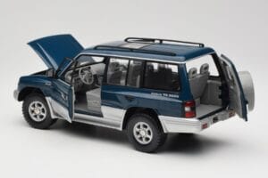 Mitsubishi Pajero V20 LWB Blue & Silver Sun Star 1:18 1212 Diecast — photo 5 of 8