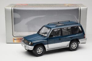 Mitsubishi Pajero V20 LWB Blue & Silver Sun Star 1:18 1212 Diecast — photo 8 of 8