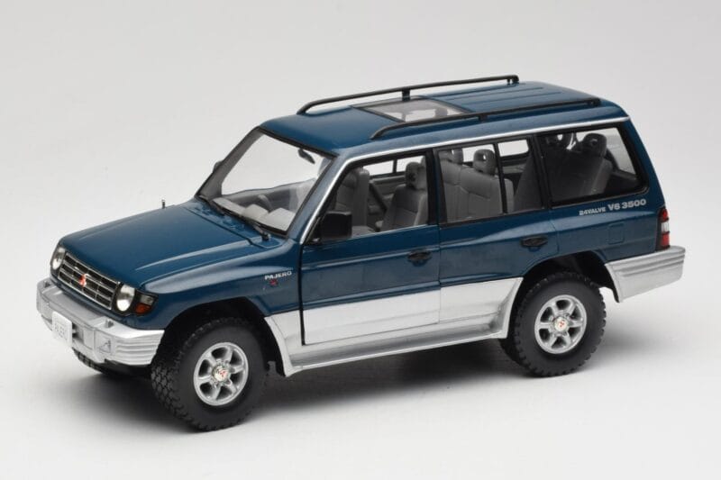 Mitsubishi Pajero V20 LWB Blue & Silver Sun Star 1:18 1212 Diecast