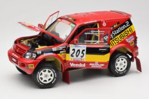 Mitsubishi Pajero Rallye Raid #205 Paris-Dakar Rally 2001 Solido 1:18 9022 Diecast — photo 2 of 8