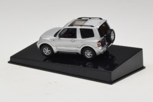 Mitsubishi Pajero SWB Silver AUTOart 1:43 57113 Diecast — photo 3 of 4