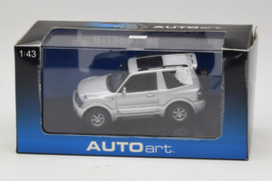 Mitsubishi Pajero SWB Silver AUTOart 1:43 57113 Diecast — photo 4 of 4