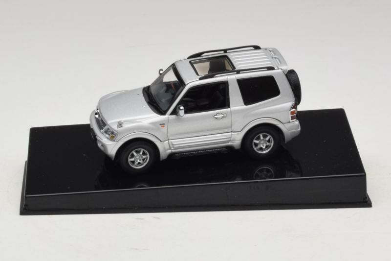 Mitsubishi Pajero SWB Silver AUTOart 1:43 57113 Diecast
