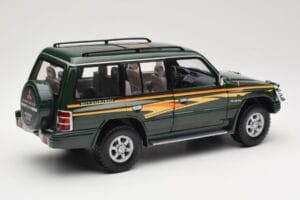 Mitsubishi Pajero V20 LWB Green Sun Star 1:18 1225 Diecast — photo 3 of 8