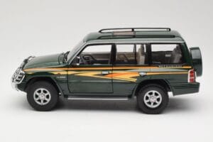 Mitsubishi Pajero V20 LWB Green Sun Star 1:18 1225 Diecast — photo 4 of 8