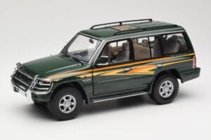 Mitsubishi Pajero V20 LWB Green Sun Star 1:18 1225 Diecast