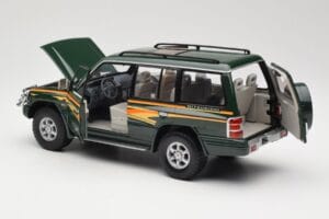 Mitsubishi Pajero V20 LWB Green Sun Star 1:18 1225 Diecast — photo 5 of 8