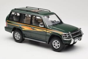Mitsubishi Pajero V20 LWB Green Sun Star 1:18 1225 Diecast — photo 6 of 8