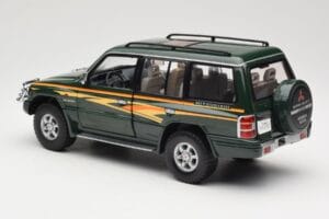 Mitsubishi Pajero V20 LWB Green Sun Star 1:18 1225 Diecast — photo 7 of 8