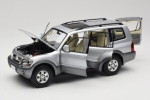 Mitsubishi Pajero V73 Blue YC Model 1:18 241218040102010209 Diecast — photo 2 of 8