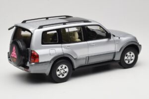 Mitsubishi Pajero V73 Blue YC Model 1:18 241218040102010209 Diecast — photo 3 of 8