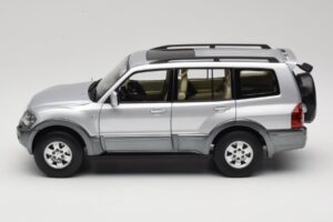 Mitsubishi Pajero V73 Blue YC Model 1:18 241218040102010209 Diecast — photo 4 of 8