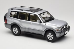Mitsubishi Pajero V73 Blue YC Model 1:18 241218040102010209 Diecast — photo 6 of 8