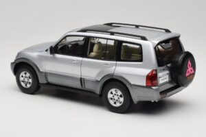 Mitsubishi Pajero V73 Blue YC Model 1:18 241218040102010209 Diecast — photo 7 of 8