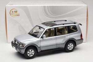 Mitsubishi Pajero V73 Blue YC Model 1:18 241218040102010209 Diecast — photo 8 of 8