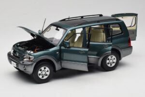 Mitsubishi Pajero V73 Green YC Model 1:18 241218040101010215 Diecast — photo 2 of 8