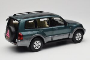 Mitsubishi Pajero V73 Green YC Model 1:18 241218040101010215 Diecast — photo 3 of 8
