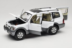 Mitsubishi Pajero V73 White YC Model 1:18 241218040103010206 Diecast — photo 2 of 8