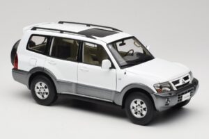 Mitsubishi Pajero V73 White YC Model 1:18 241218040103010206 Diecast — photo 6 of 8