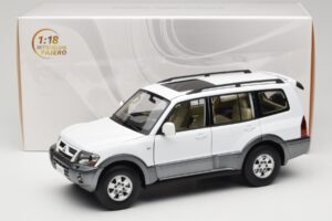 Mitsubishi Pajero V73 White YC Model 1:18 241218040103010206 Diecast — photo 8 of 8