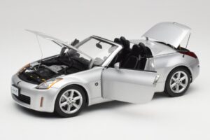 Nissan 350Z Z33 Roadster Diamond Silver AUTOart 1:18 77371 Diecast — photo 2 of 8