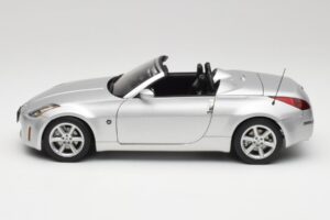 Nissan 350Z Z33 Roadster Diamond Silver AUTOart 1:18 77371 Diecast — photo 4 of 8