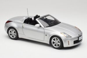 Nissan 350Z Z33 Roadster Diamond Silver AUTOart 1:18 77371 Diecast — photo 6 of 8