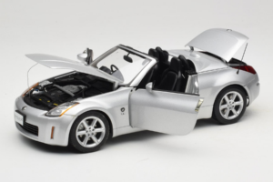 Nissan Fairlady Z Z33 Roadster Diamond Silver AUTOart 1:18 77376 Diecast — photo 2 of 8