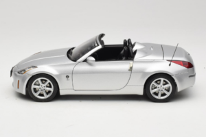 Nissan Fairlady Z Z33 Roadster Diamond Silver AUTOart 1:18 77376 Diecast — photo 4 of 8