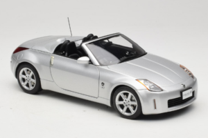 Nissan Fairlady Z Z33 Roadster Diamond Silver AUTOart 1:18 77376 Diecast — photo 6 of 8