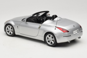 Nissan Fairlady Z Z33 Roadster Diamond Silver AUTOart 1:18 77376 Diecast — photo 7 of 8