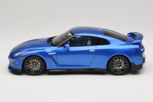 Nissan GT-R R35 Skyline Edition Bayside Blue GT Spirit 1:18 GT521 Resin — photo 3 of 6