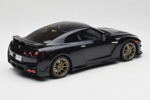 Nissan GT-R R35 Takumi Edition Midnight Purple GT Spirit 1:18 GT932 Resin — photo 2 of 6